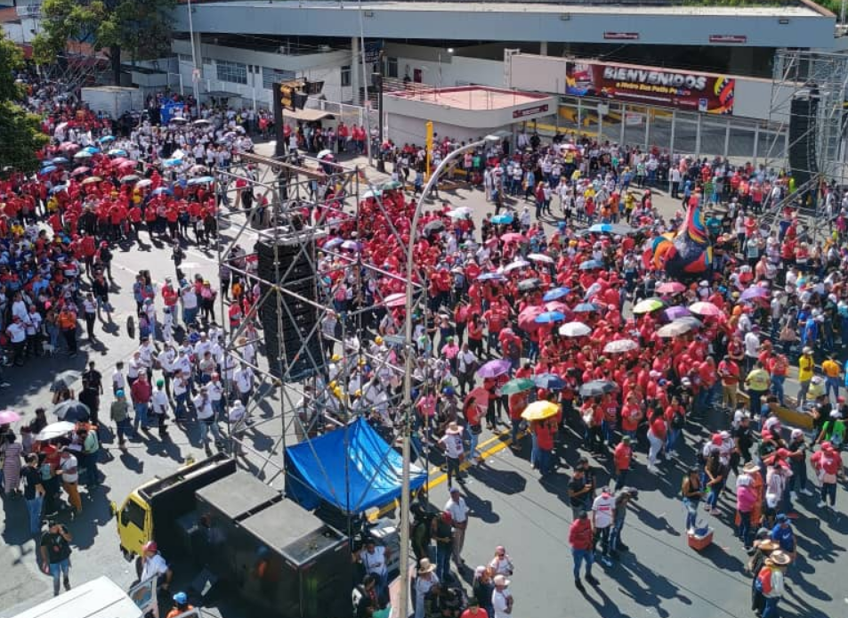 En VIDEO: Maduro volvió a sobornar a motorizados y ni así logró llenar la Redoma de Petare