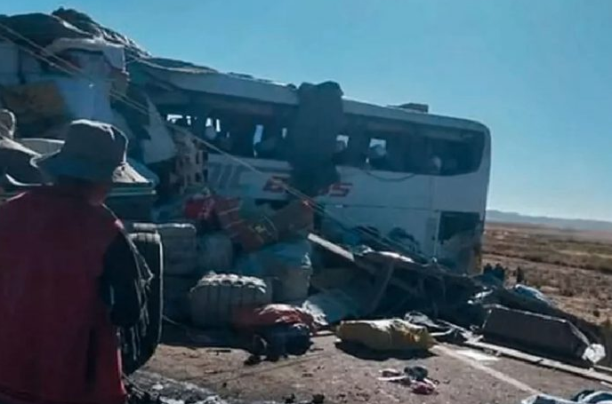 Al menos 16 muertos dejó trágico accidente de carretera en Bolivia