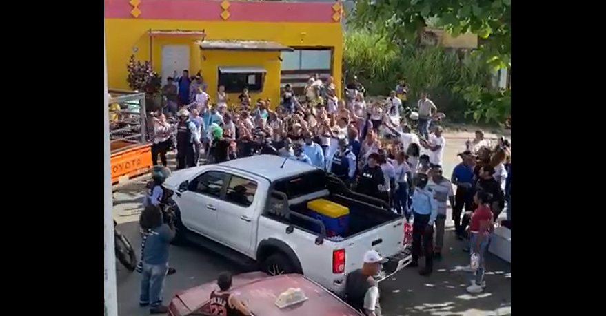 Así corrieron al gobernador chavista de Vargas en Carayaca (VIDEO)