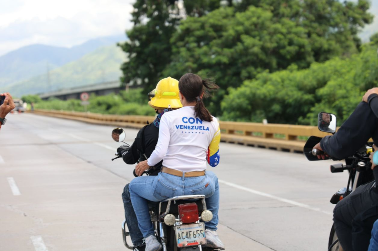 Alcabalas, amenazas y simpatizantes presos: así es la odisea de María Corina Machado para hacer campaña en Venezuela