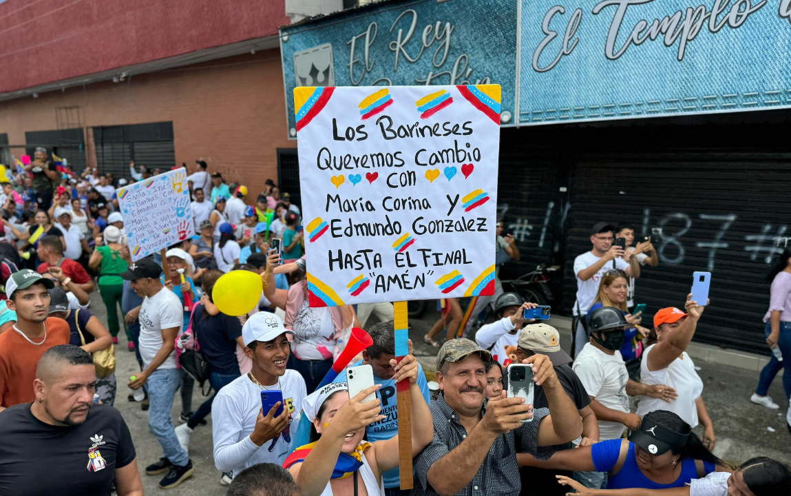 EN FOTOS: Los carteles que inundan las calles de Barinas este #6Jul