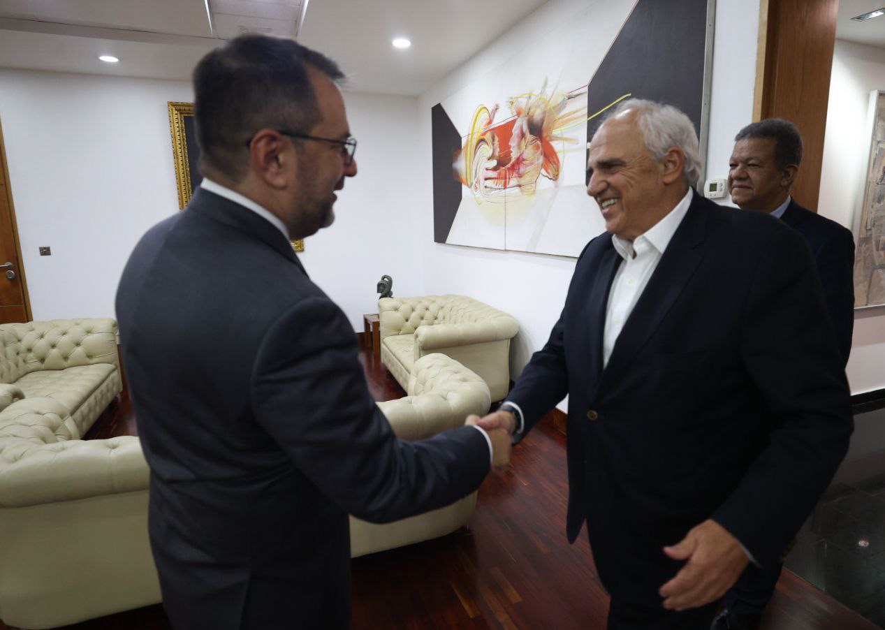 Yvan Gil recibió a los expresidentes Leonel Fernández y Ernesto Samper (Fotos)