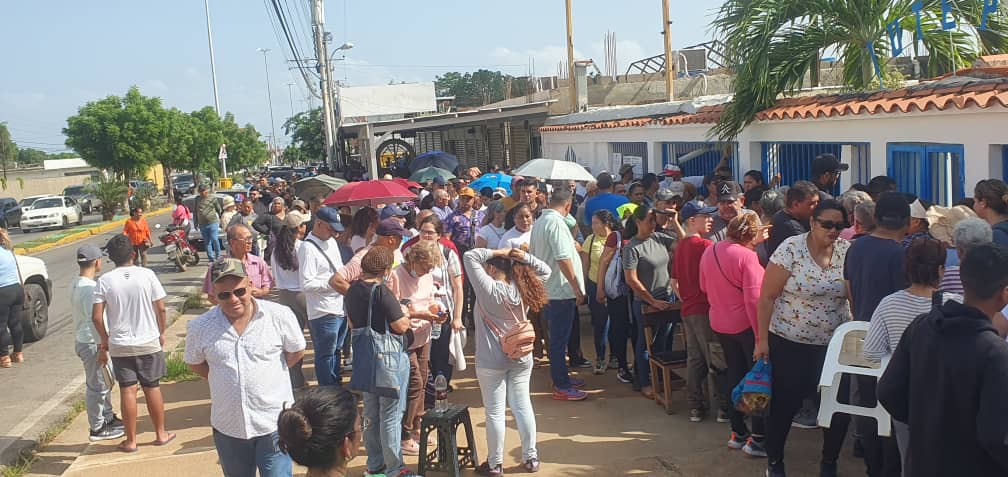 Reportan problemas con las máquinas en un centro electoral de Puerto Píritu