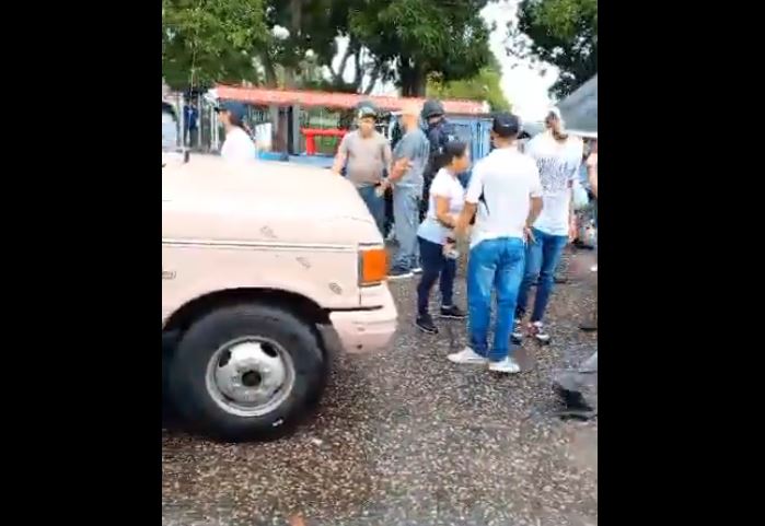 Esbirros intentaron detener al conductor que trasladó a María Corina Machado por Maturín (Video)