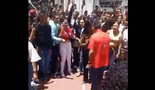 Estudiantes de la UNES-Catia denuncian irregularidades en la votación: “El director del centro marca la pantalla por nosotros” (Videos)