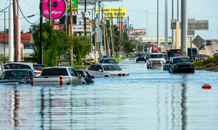 El paso de la tormenta tropical Beryl deja cuatro muertos en Texas y causa un apagón masivo