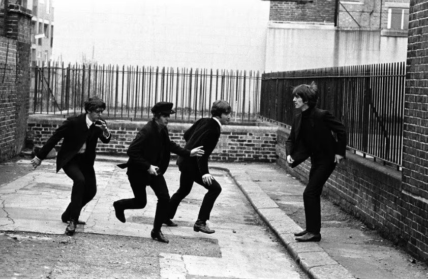 Cuando Los Beatles llegaron al cine: el acorde más misterioso de la historia y el error de Ringo que se volvió un éxito