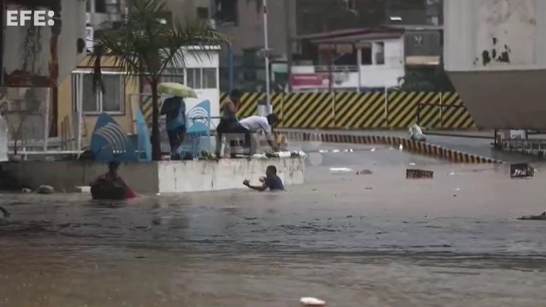 Al menos 12 muertos y centenares de miles de afectados por el tifón Gaemi en Filipinas