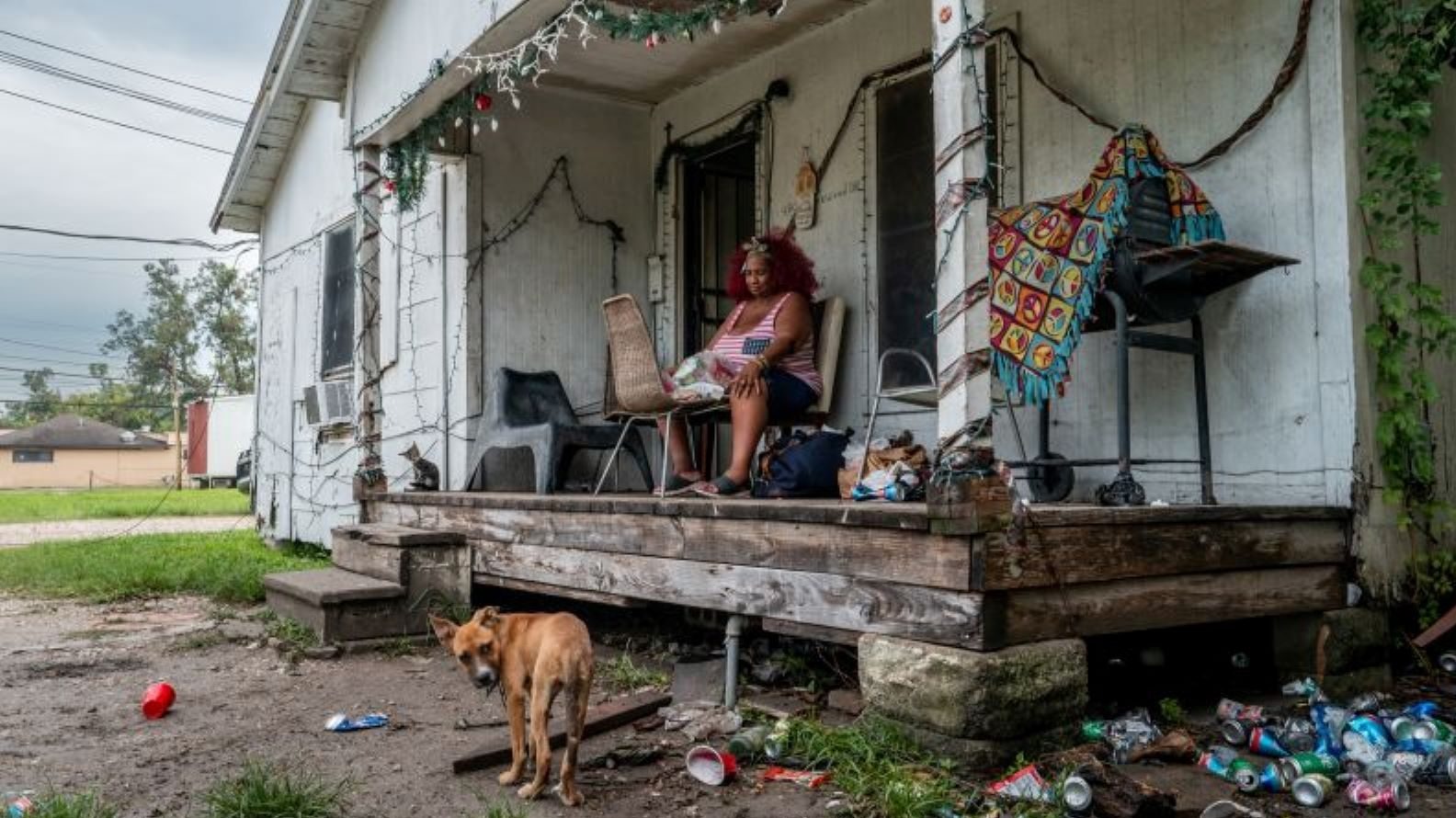 Residentes en Houston luchan sin electricidad ni agua en medio de un calor insoportable