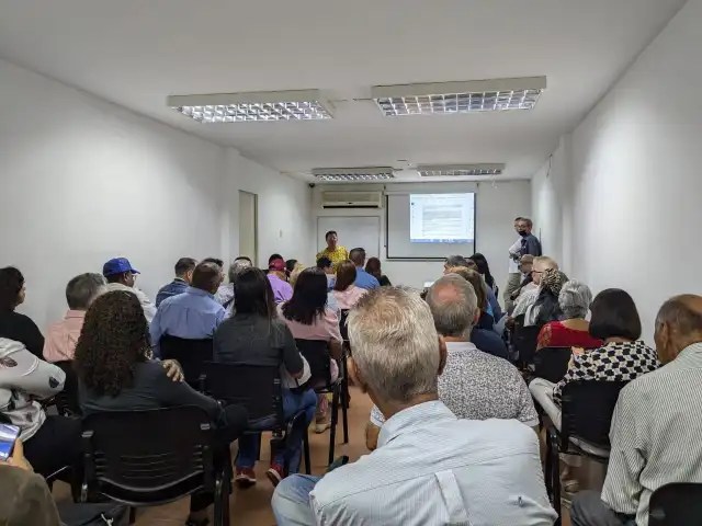 The opposition future government’s manifesto “Venezuela Tierra de Gracia” was presented to the university community in Carabobo State