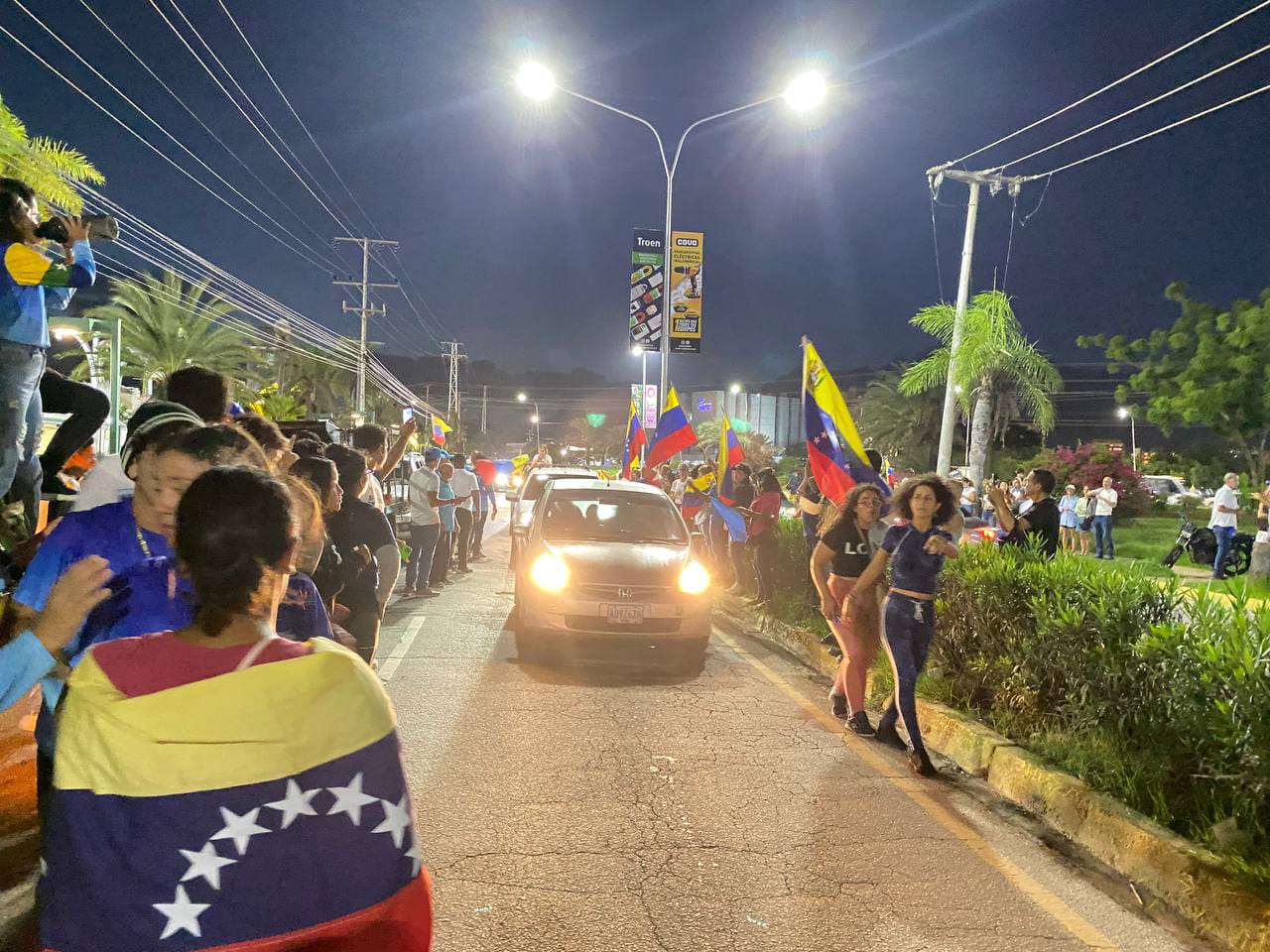 Partidos políticos y ciudadanos se unieron con entusiasmo en la “Caravana por la libertad” en Nueva Esparta