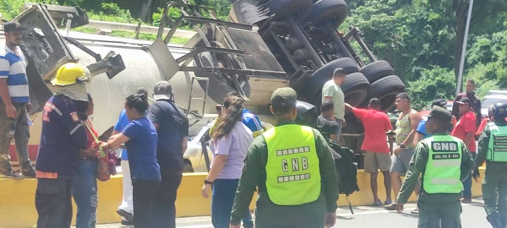 Accidente HORRENDO en Paracotos dejó varios heridos (Fotos)