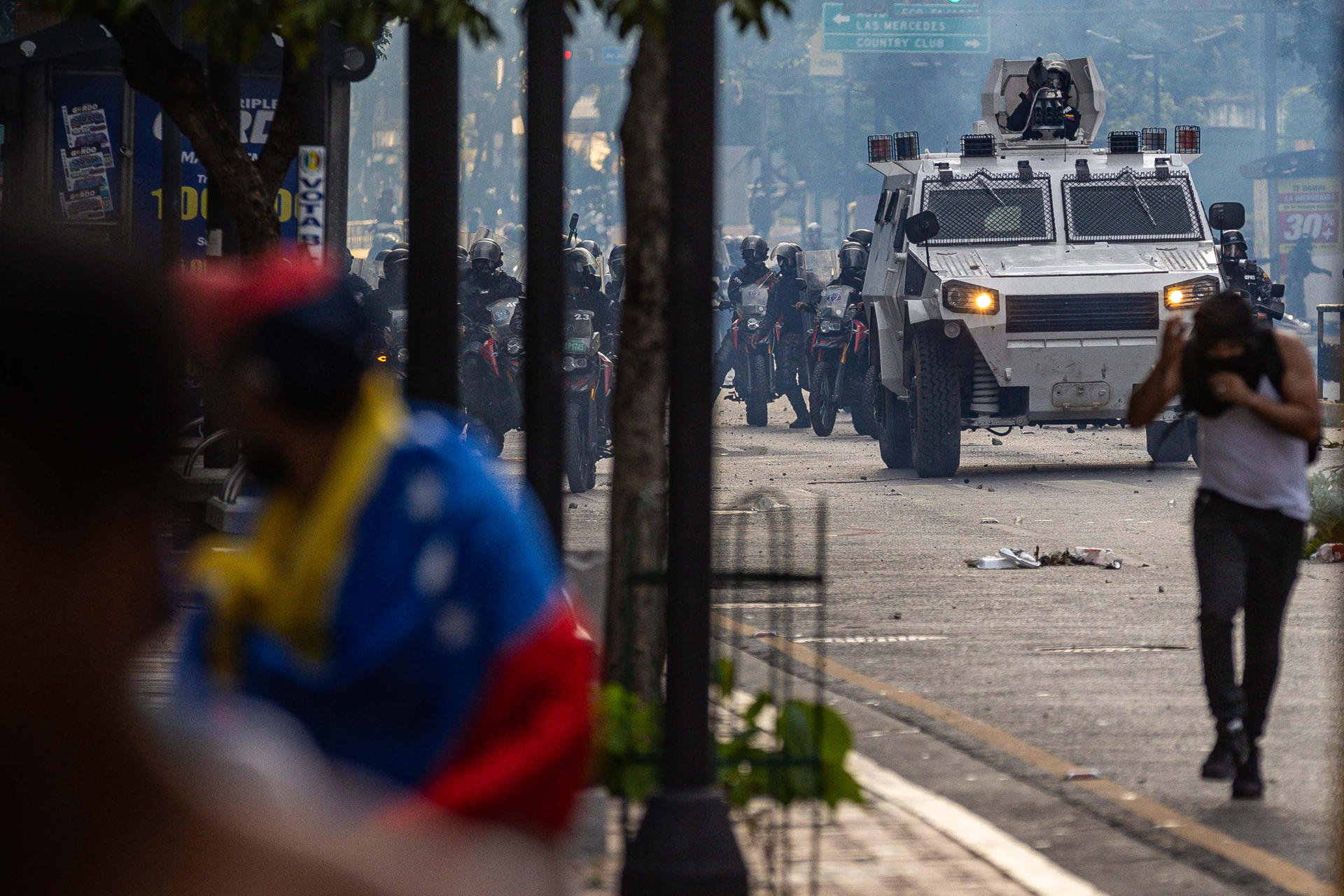 La prensa cubre la crisis electoral de Venezuela entre ataques, arrestos, difamaciones y expulsiones