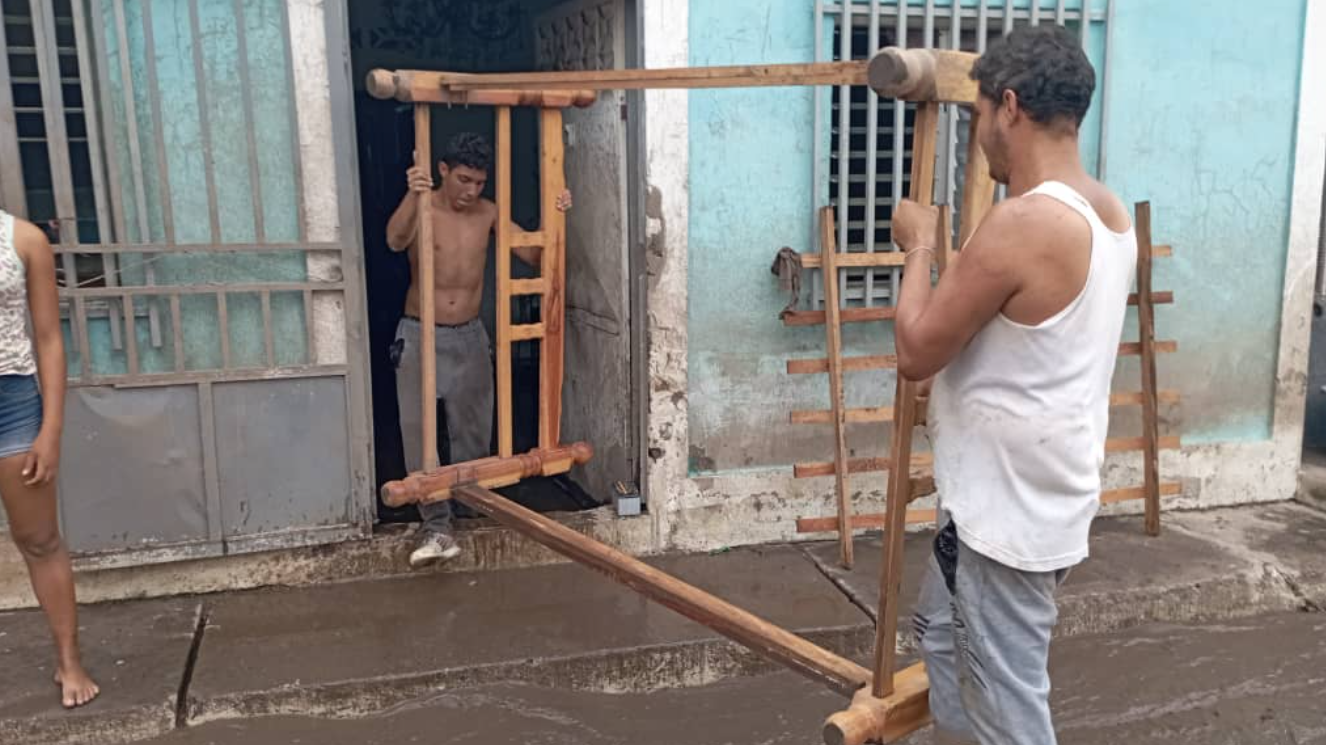 Con manguera y escoba en mano, Cumanacoa comienzan a levantarse