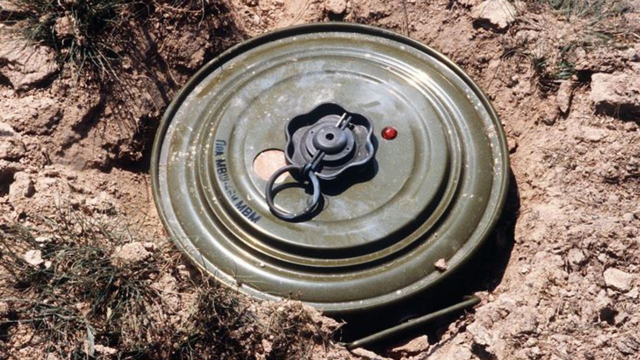 Japón entrega a Ucrania máquinas para eliminar minas plantadas por el ejército ruso