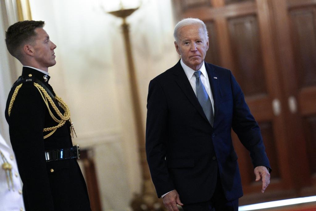 Biden le aseguró a gobernadores demócratas que se hizo un chequeo médico tras desastroso debate