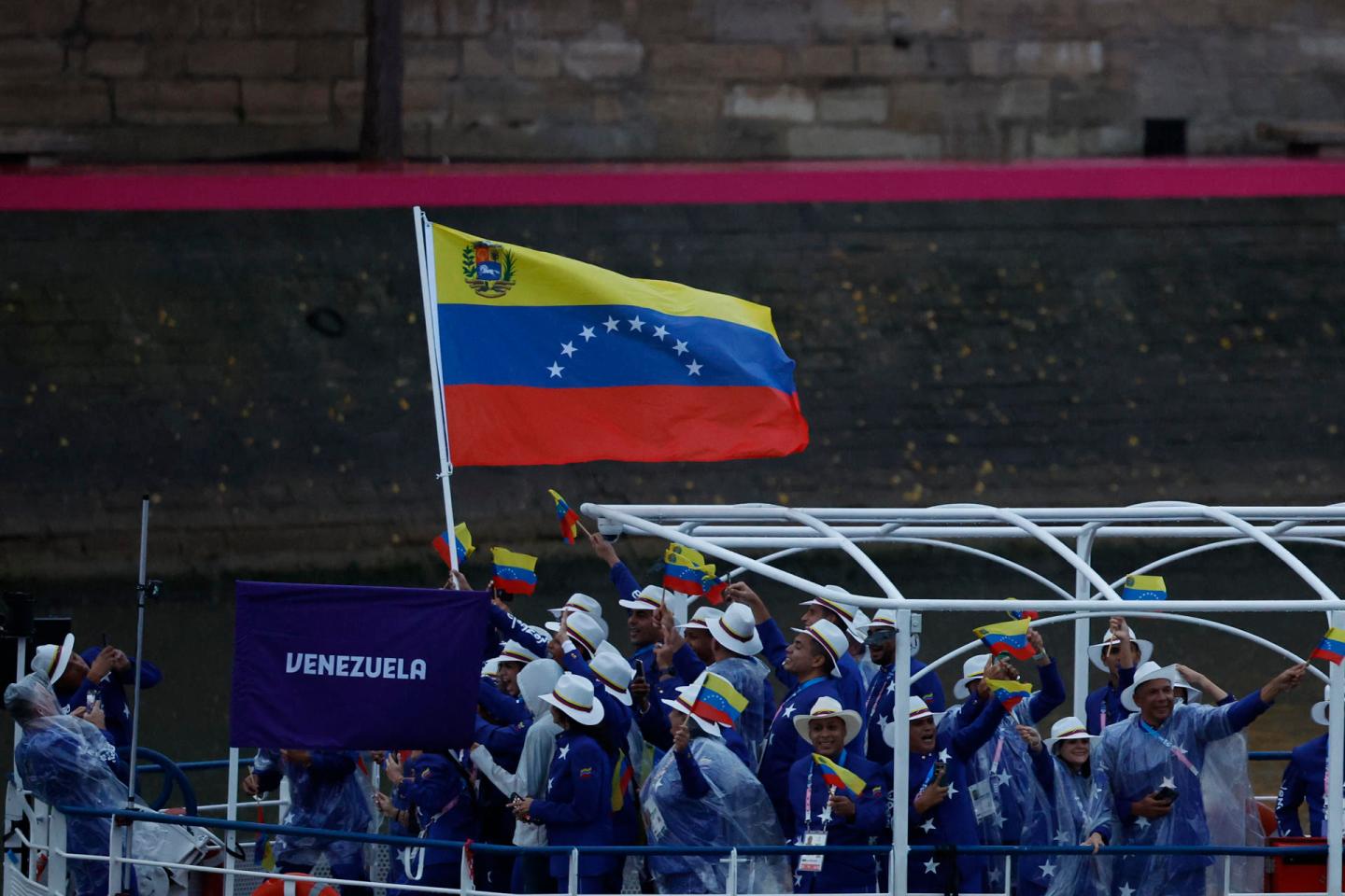 Con el tricolor en alto, Venezuela brilló en el Sena durante la inauguración de los JJOO de París 2024 (VIDEO)