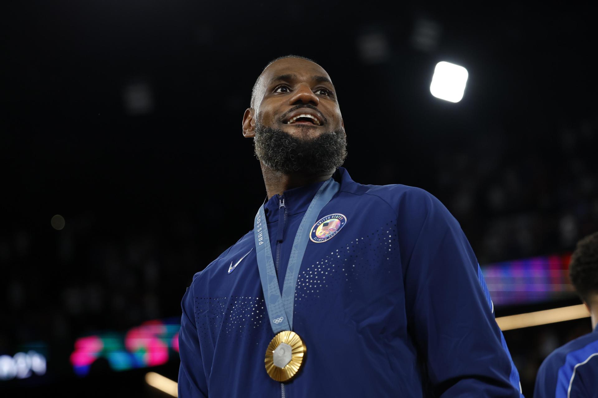 “Me siento muy honrado”, expresó LeBron James tras ser elegido MVP del torneo olímpico