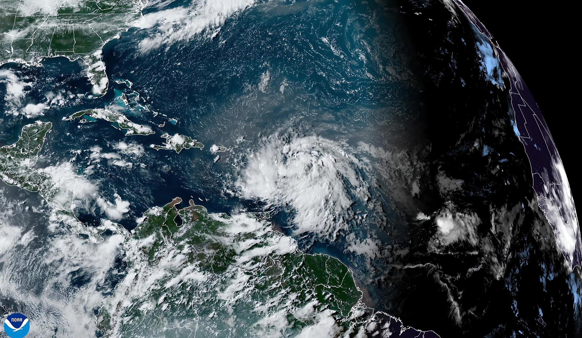 La tormenta tropical Ernesto castiga al nordeste del mar Caribe y pone rumbo a Puerto Rico