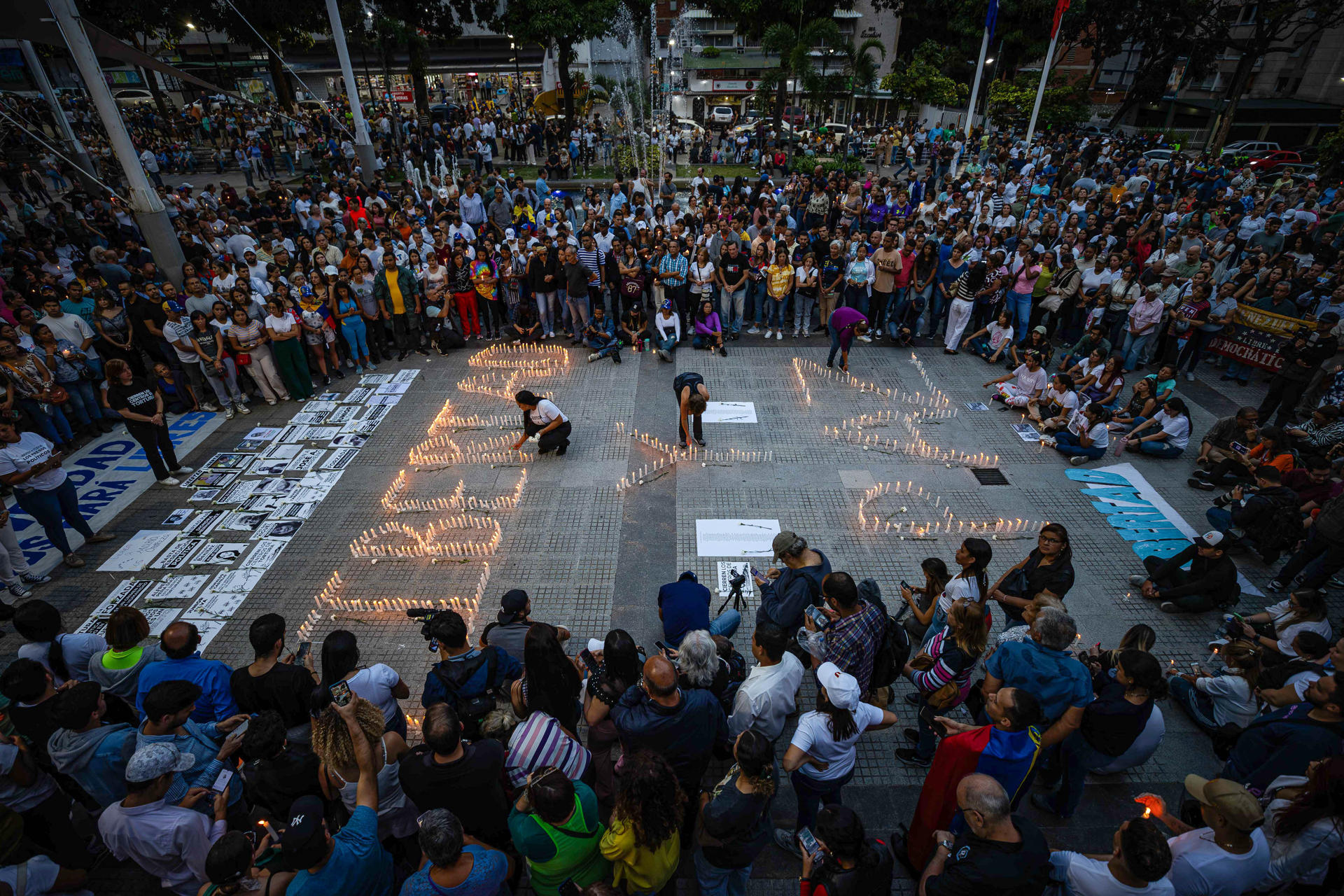 En imágenes: venezolanos pidieron durante una vigilia en Caracas por la libertad de presos políticos