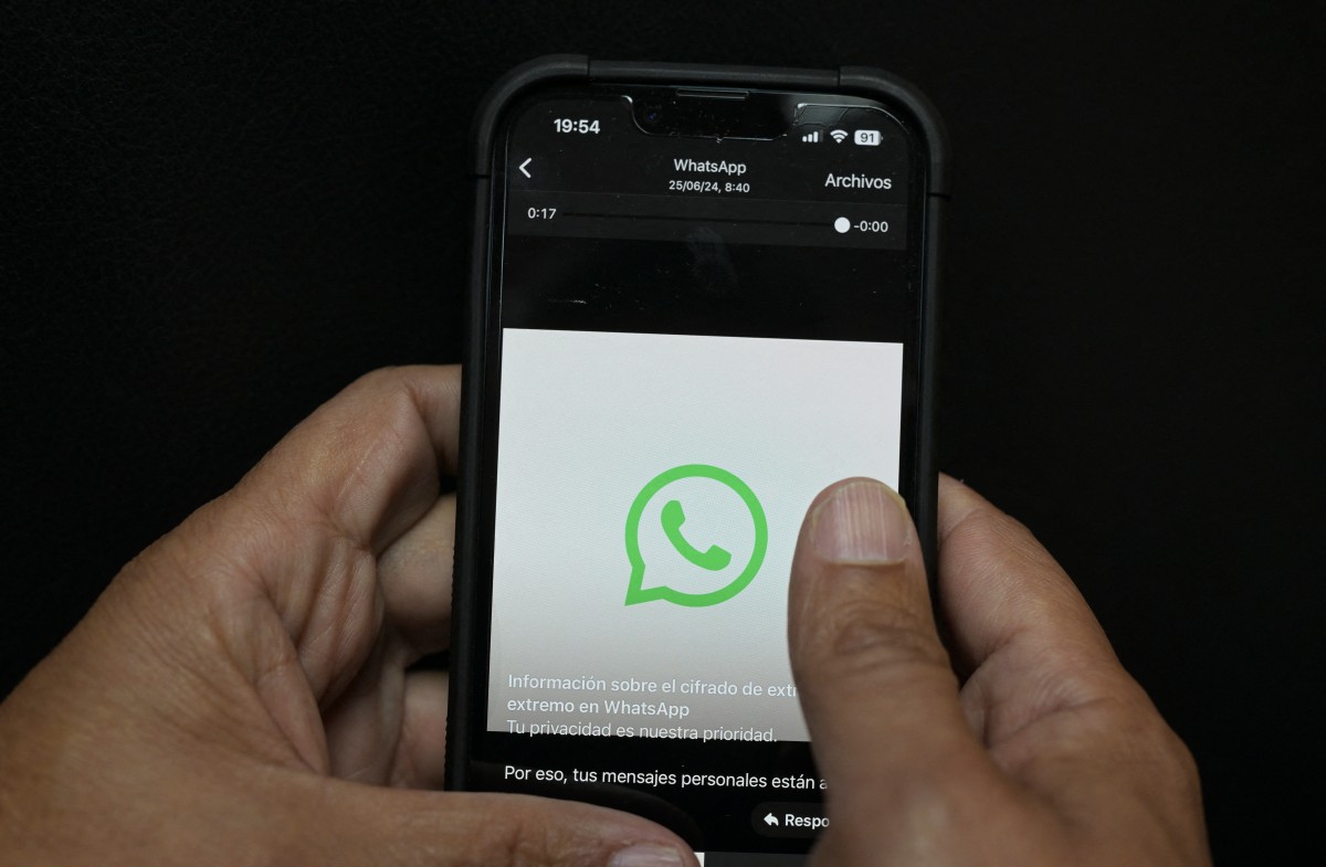 ¿Qué implicaría la criminalización de WhatsApp, fundamental en una Venezuela marcada por “desiertos informativos”?