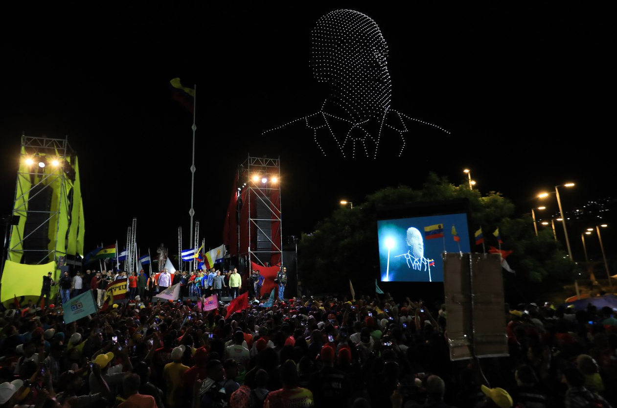 Maduro develó una estatua de Chávez en La Guaira en el mismo lugar donde derribaron la anterior