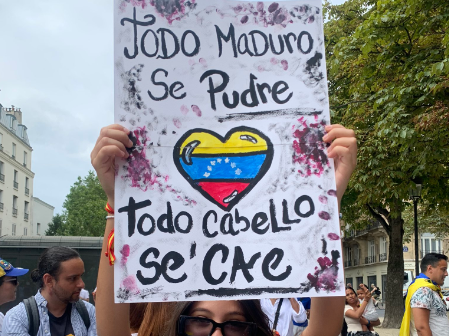 EN IMÁGENES: Venezolanos se concentraron en París para protestar contra el fraude electoral