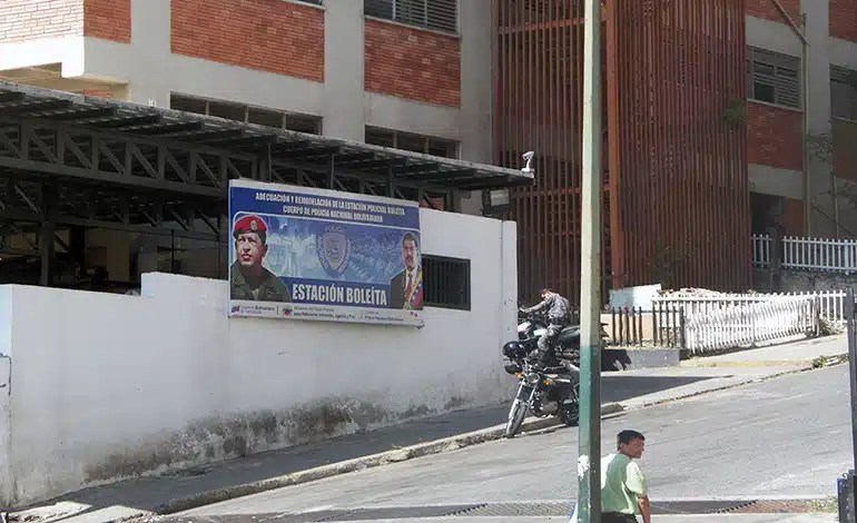 Familiares finalmente pudieron entregarle comida a los detenidos en la zona 7 de Boleíta