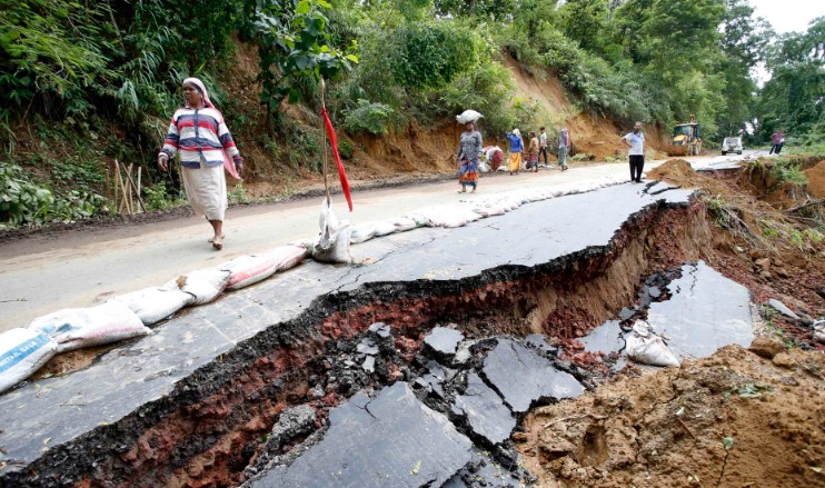 Fuertes lluvias dejan 28 muertos en oeste de India y dan paso a una invasión de cocodrilos