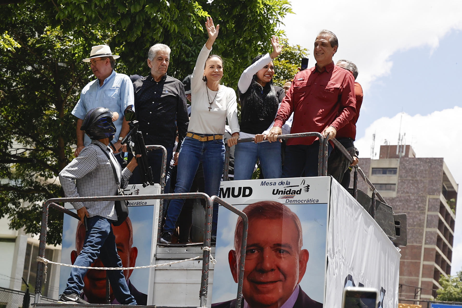 Así reapareció María Corina Machado entre el clamor de miles de personas concentradas en Caracas (Imágenes)