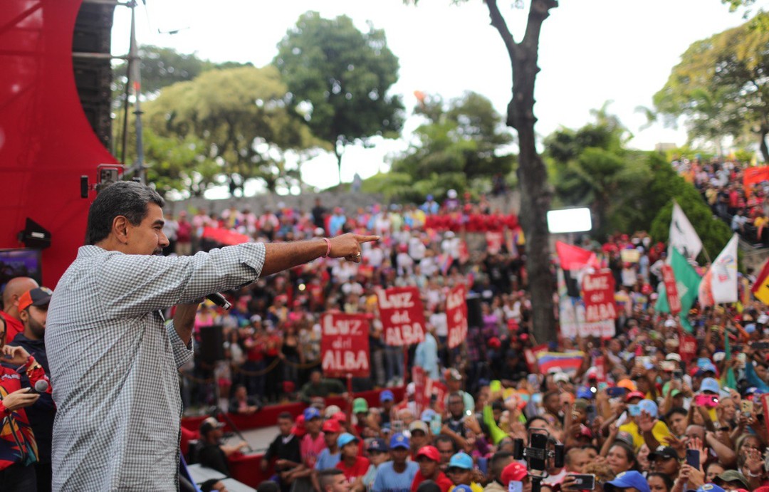 Nicolás Maduro instó a ponerle “los ganchos” a Edmundo González por ignorar citaciones de la Fiscalía