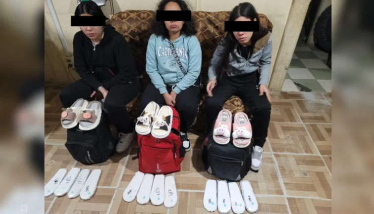 Venezolanas fueron detenidas por traficar droga camuflada en pantuflas en Bolivia