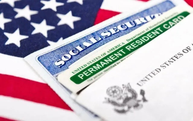 Los “inmigrantes especiales” que podrán tener la green card sin parole humanitario durante 2024