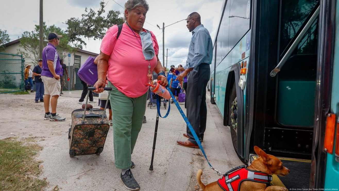 Miles de personas evacúan las costas de Florida ante la amenaza del huracán Helene