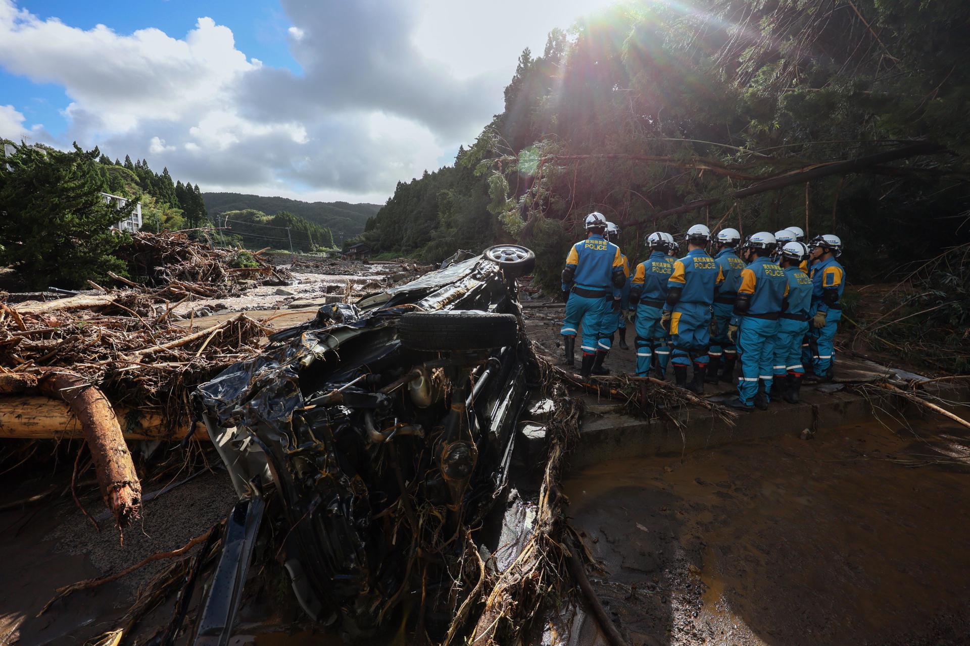 Buscan a dos desaparecidos por las fuertes lluvias en el centro de Japón que dejaron al menos sies fallecidos