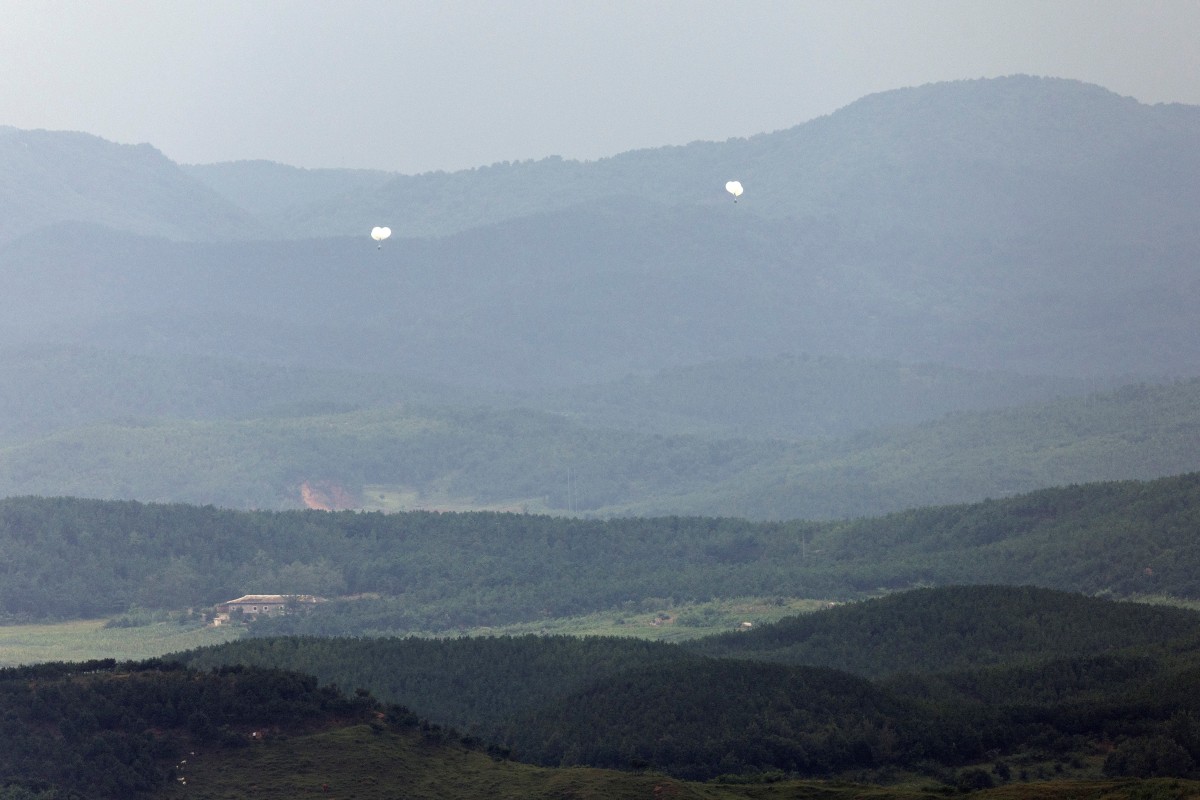 El régimen de Corea del Norte volvió a mandar globos con basura a sus vecinos del sur