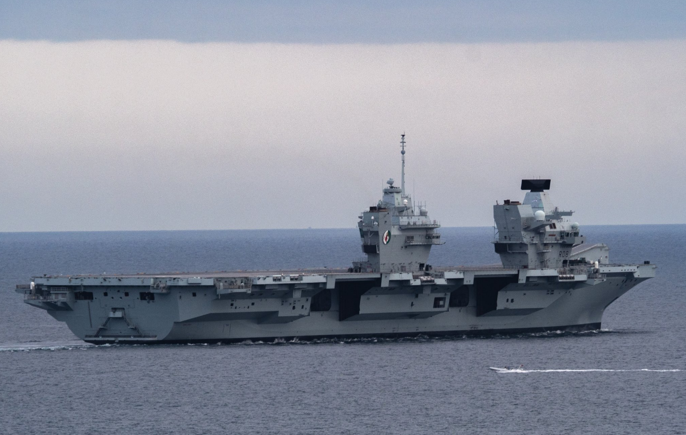 Piloto británico murió al estrellar su helicóptero en maniobra con el portaaviones HMS Queen Elizabeth