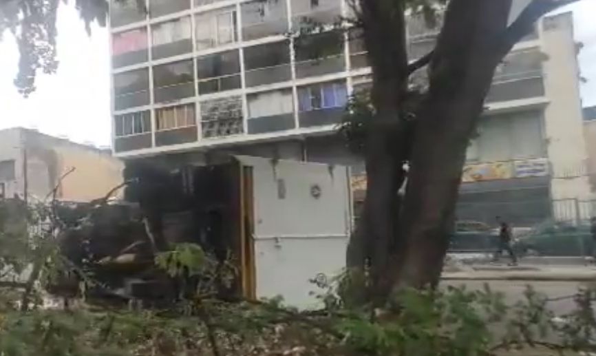 Volcamiento de un camión causó alarma en una de las principales avenidas de Caracas este #13Sep