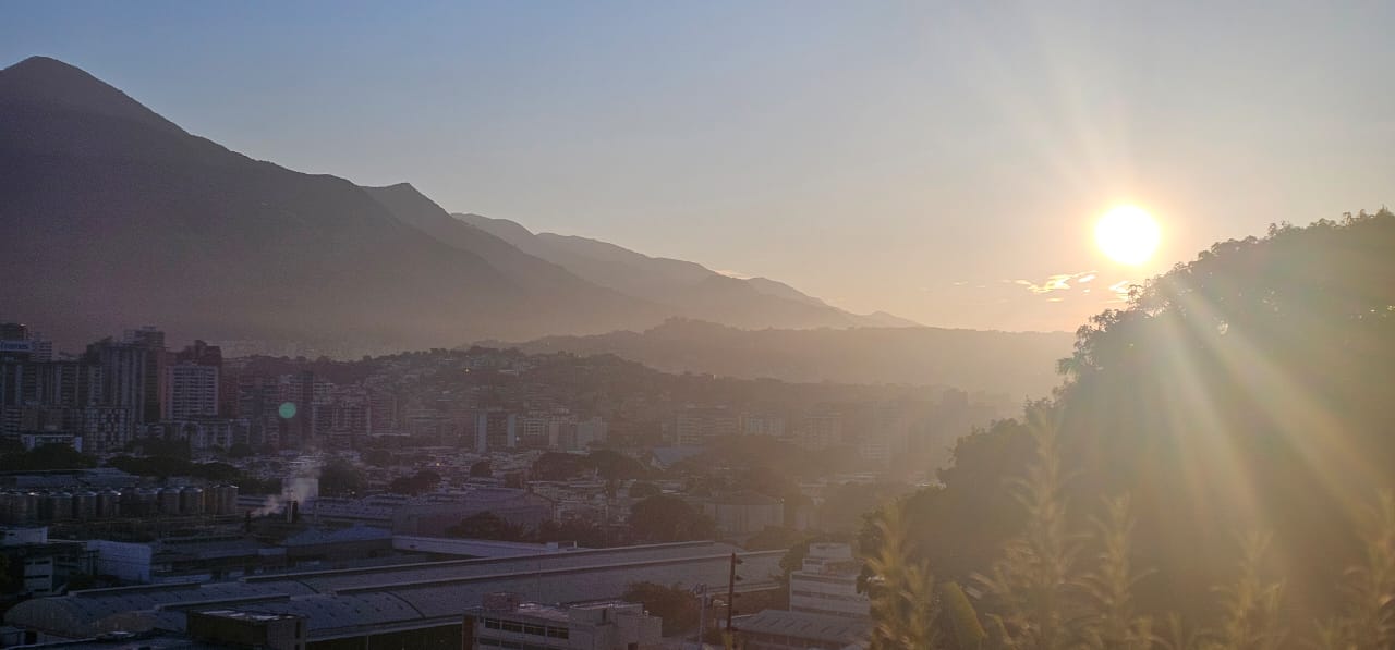 Ante las altas temperaturas en Venezuela, se pueden seguir varias recomendaciones para proteger la salud y el bienestar