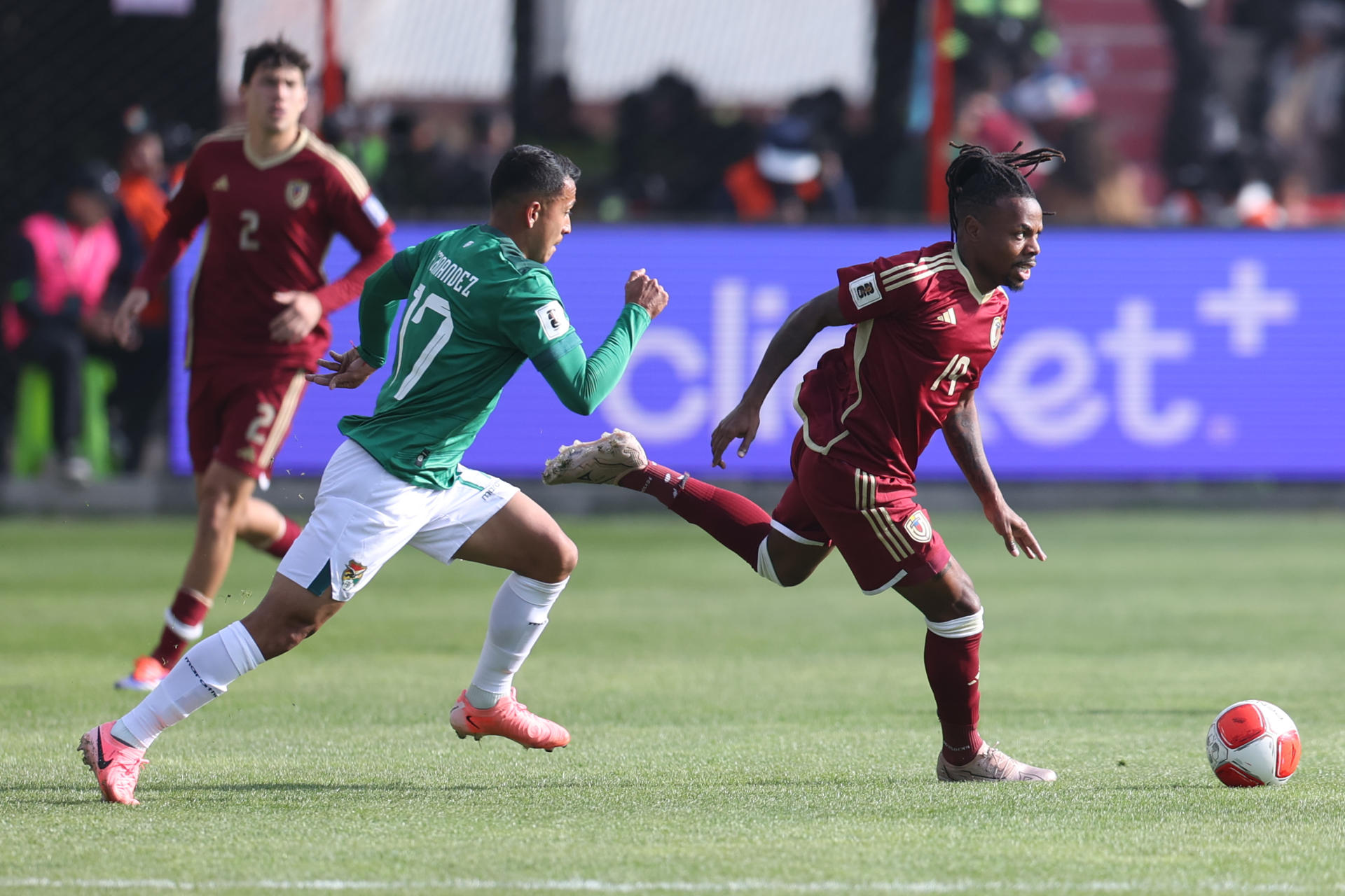 “¿Dónde están las actas?”: la pancarta de un fanático de la Vinotinto en Bolivia (FOTO)