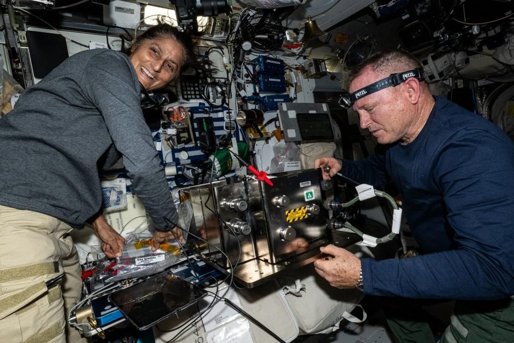 Astronautas varados en la EEI ofrecerán rueda de prensa para contar la angustiosa travesía espacial