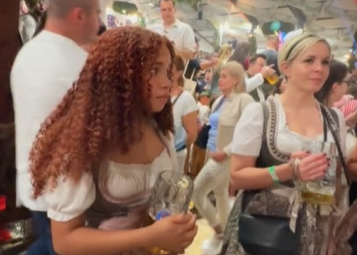 VIRAL: El cabello rizado de una venezolana causó sensación en Alemania (VIDEO)