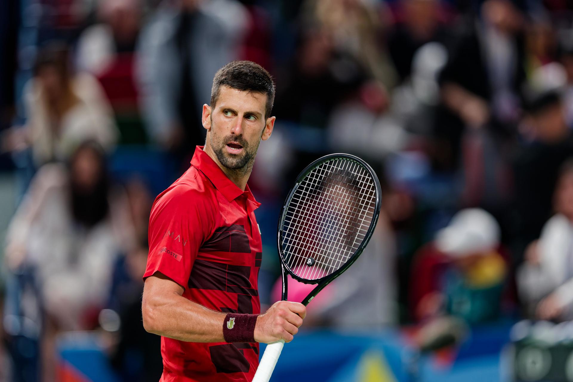 Djokovic buscará su trofeo número 100 en la final de Shanghái ante Sinner