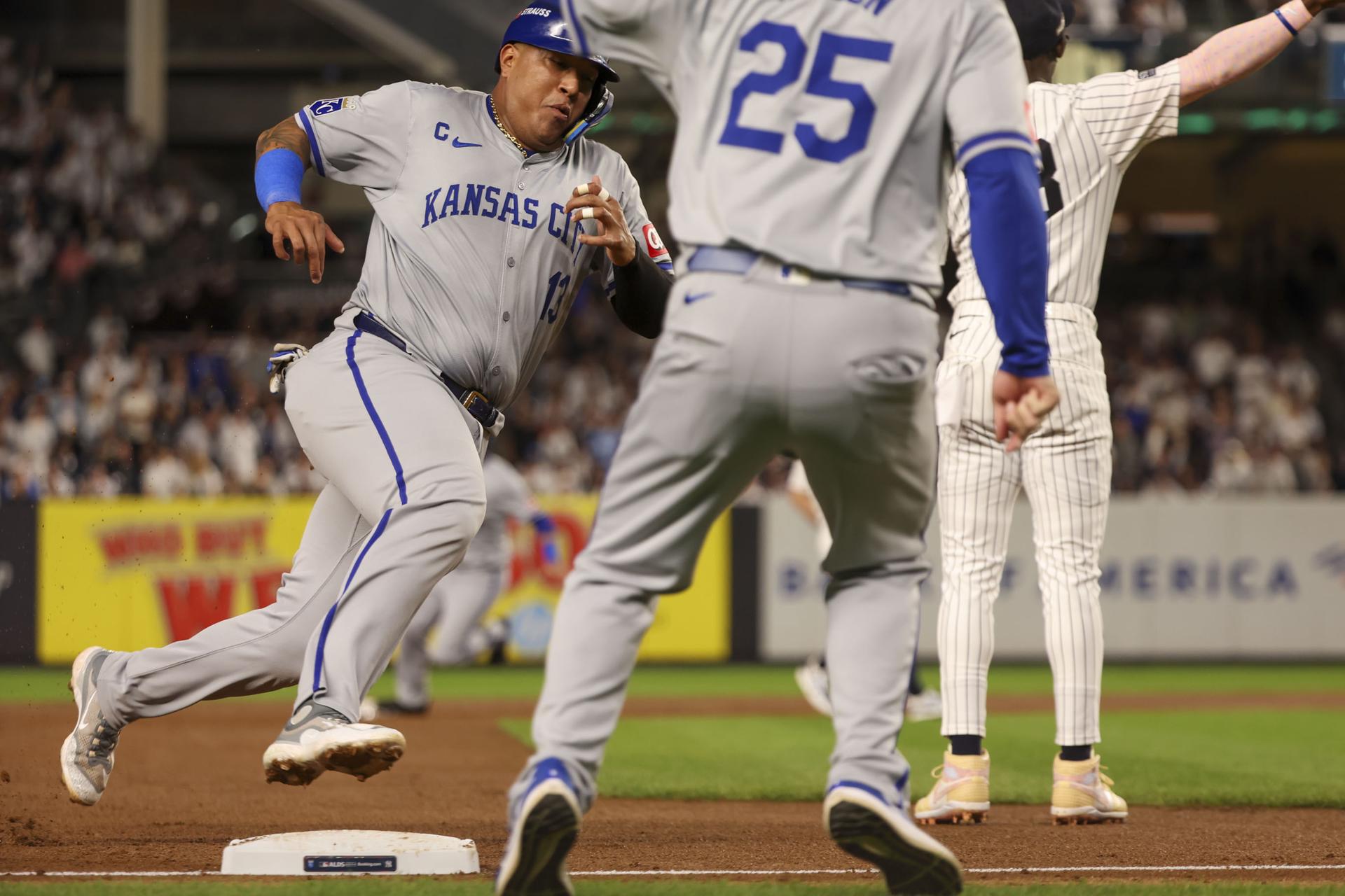 Tablazo de Salvador Pérez lideró ataque de cuatro carreras para que Reales empataran la serie ante Yankees (VIDEO)