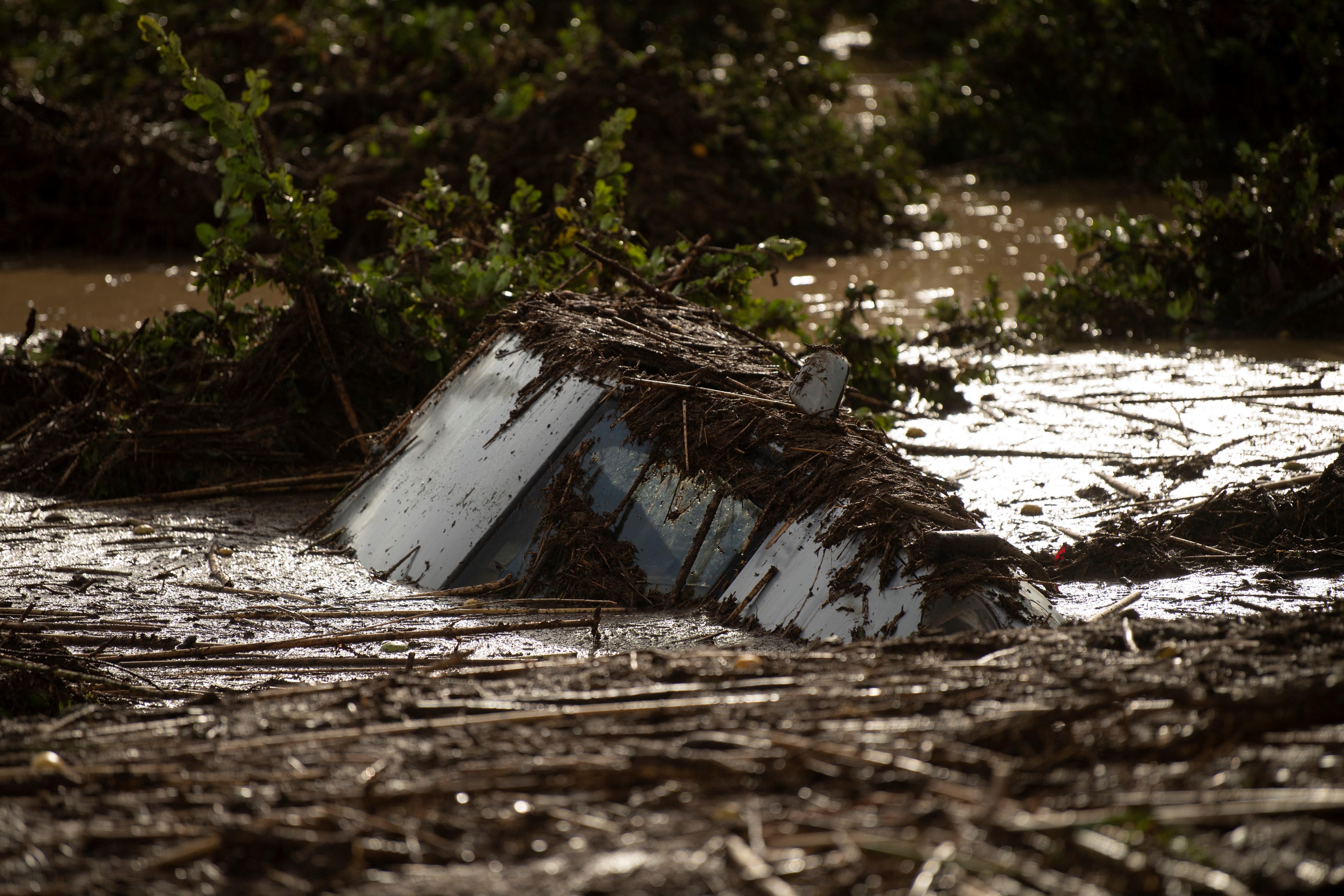 Lluvias en España dejan varios desaparecidos, decenas de atrapados por el agua y un número desconocido de fallecidos 