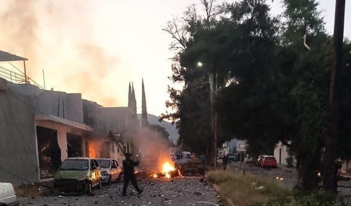 Al menos tres policías heridos por explosión de carro bomba en México