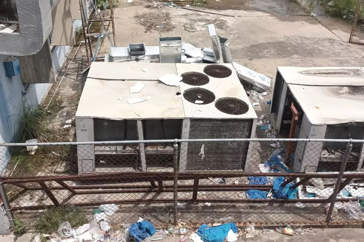 En el Hospital de Las Garzas en Barcelona limpian con el agua de los pocos aires acondicionados que funcionan