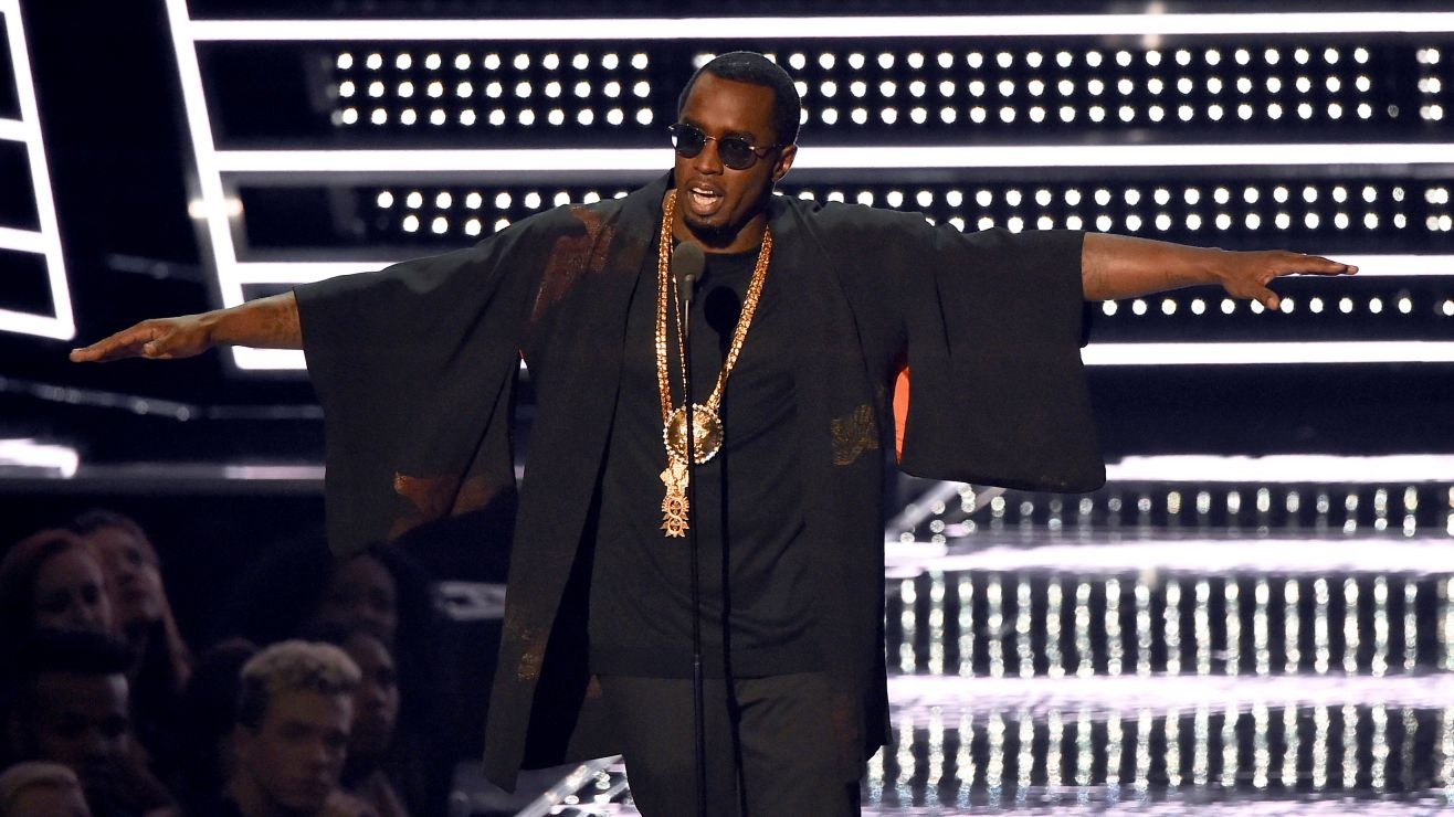 Acusan a Sean “Diddy” Combs de someter a víctimas a un aberrante rito de iniciación