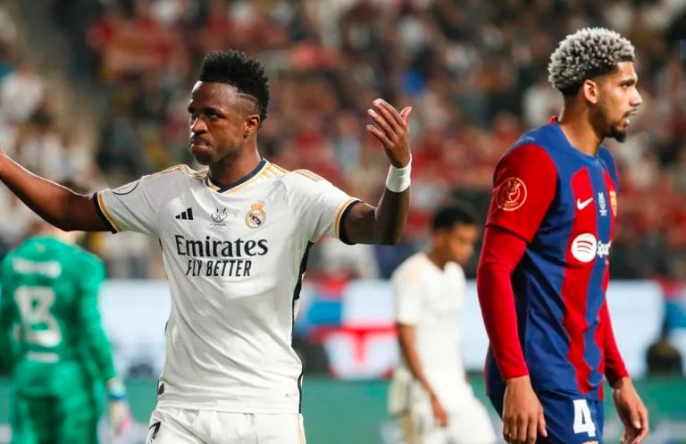 Vinicius Jr condenó ataques racistas de la afición del Madrid contra jugadores del Barcelona