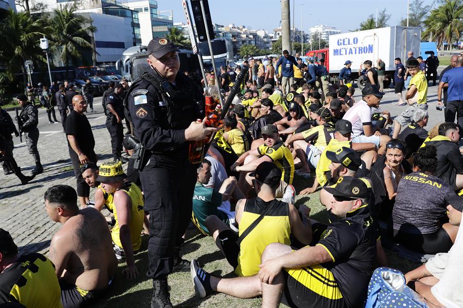 Prohibieron el ingreso de 283 aficionados uruguayos a estadios de Brasil tras cometer vandalismo